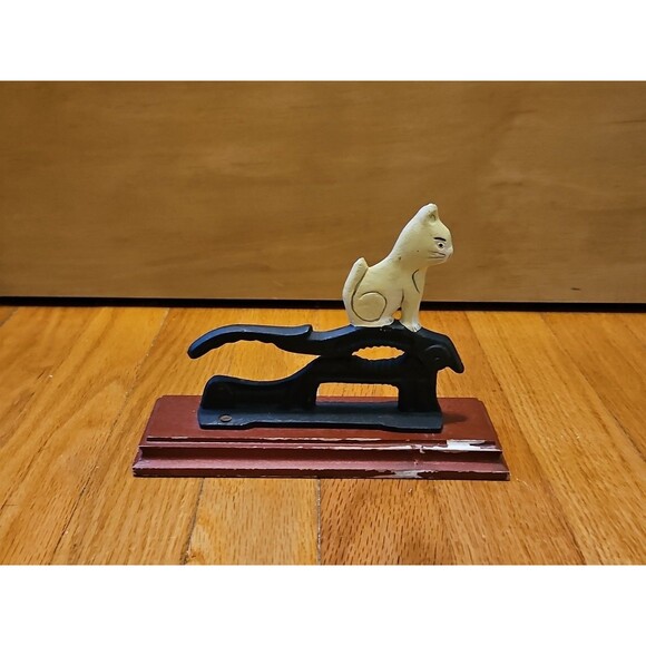 Vintage Cast Iron White Cat Nutcracker On Wooden Base - Picture 1 of 12